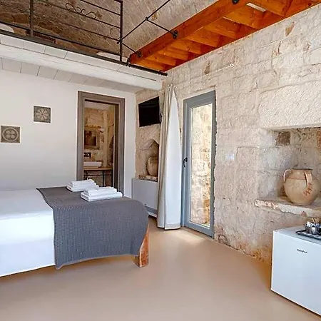 Augusta Trulli Ξενοδοχείο *